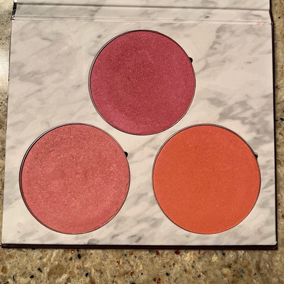 Fitglow Vibrant Blush Palette - Picture 2 of 4